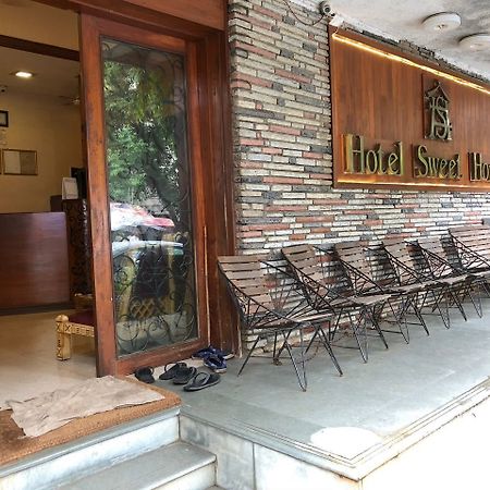 Hotel Sweet Home Мумбаи Экстерьер фото
